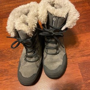 COPY - Columbia children’s snow boots size 3